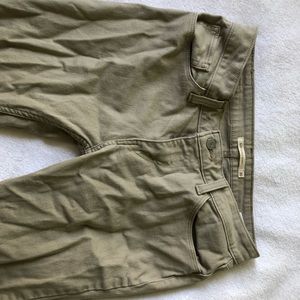 Khaki Levi’s Skinny Jeans